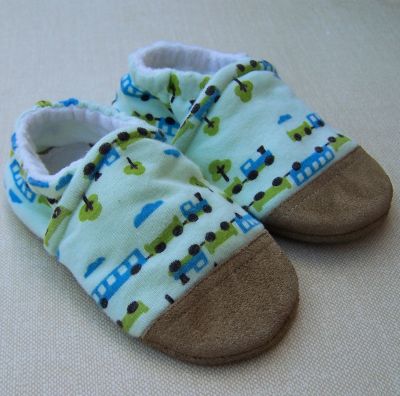 Snow and Arrow Train Slippers, sz 2T Snow and Arrow Train Slippers, sz 2T