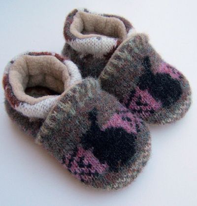 Hippity Hop (Black)  Recycled Wool Slippers, sz 6-12m-