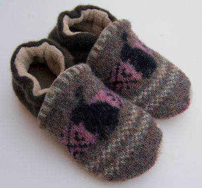 Hippity Hop (Black)  Recycled Wool Slippers, sz 2T-
